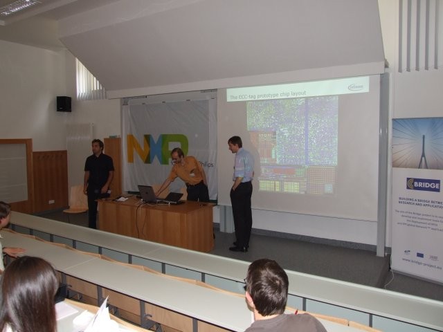DSCF5022.jpg - Answering questions