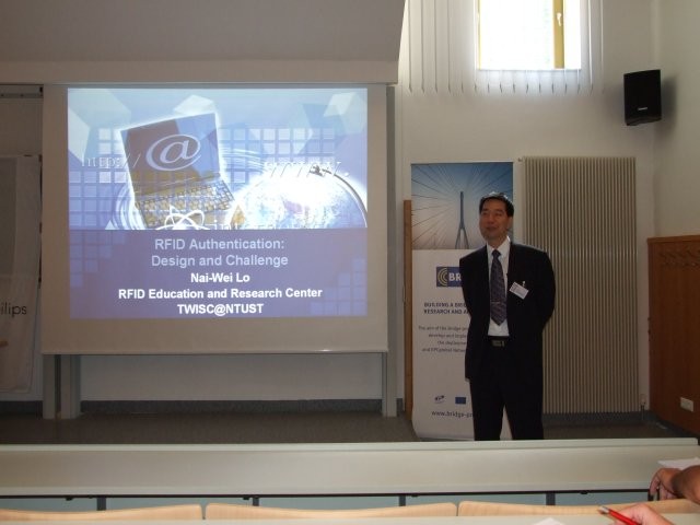 DSCF5066.jpg - Invited Talk: Nai-Wei Lo "RFID Authentication: Design and Challenge"