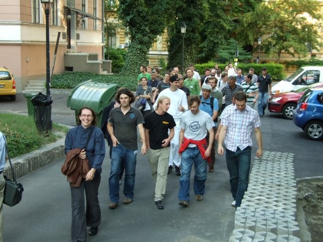 DSCF5093.jpg - The crowd is moving